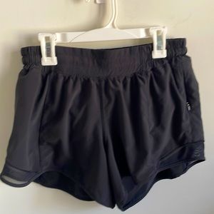 Black Lululemon Hotty Hots, 4in with pockets. In great condition.